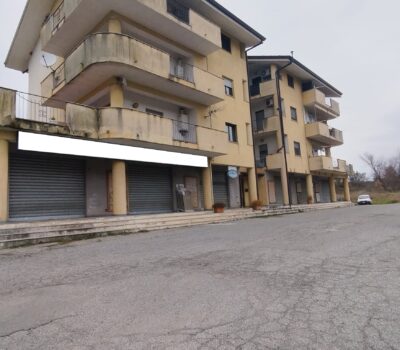 Locale commerciale- Via Mesca
