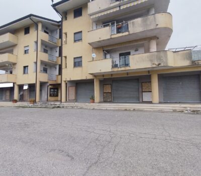 Locale commerciale- Via Mesca