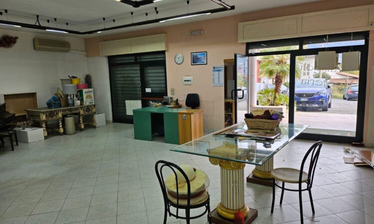 Locale commerciale- Via Benedetto Croce